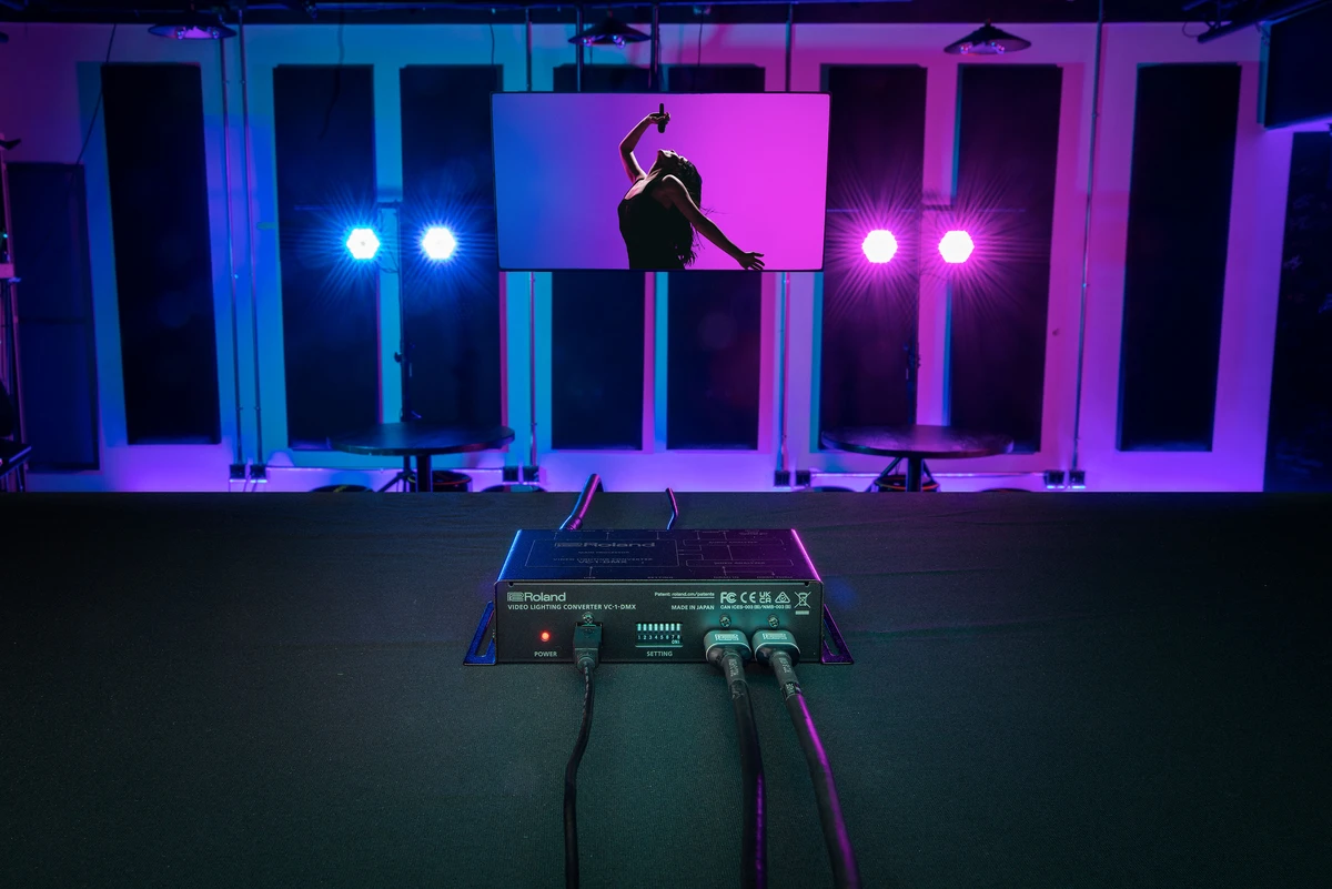 Roland VC-1-DMX 12 Roland VC-1-DMX Conversor de Vídeo y Audio a DMX Profesional